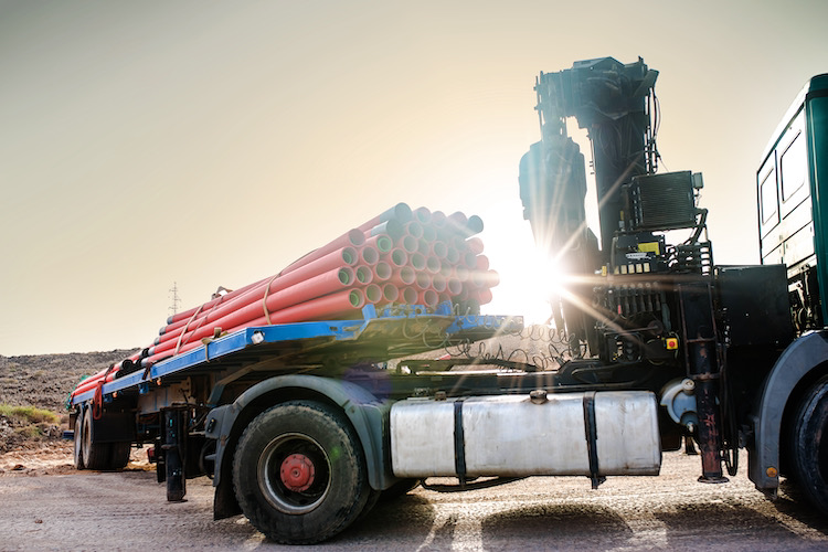 Tractocamión de Fox Logistics Transportando Productos por México