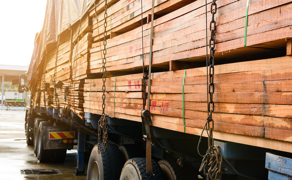 Tractocamión de Fox Logistics Transportando Productos por México