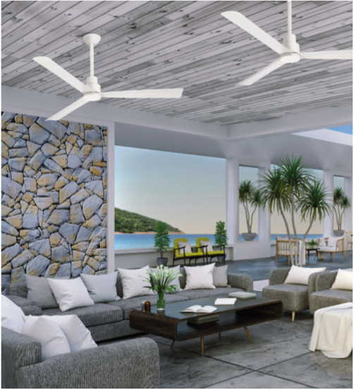 Ventiladores de techo en patio de casa