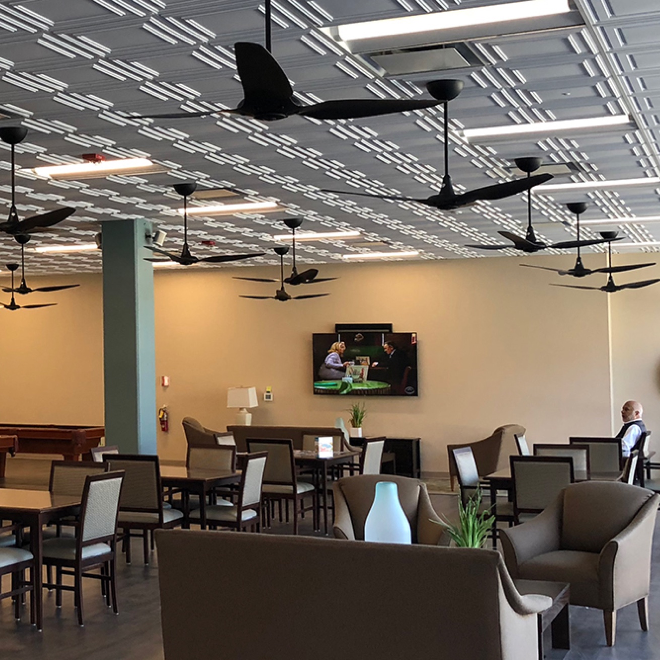 Ventiladores de techo en restaurante