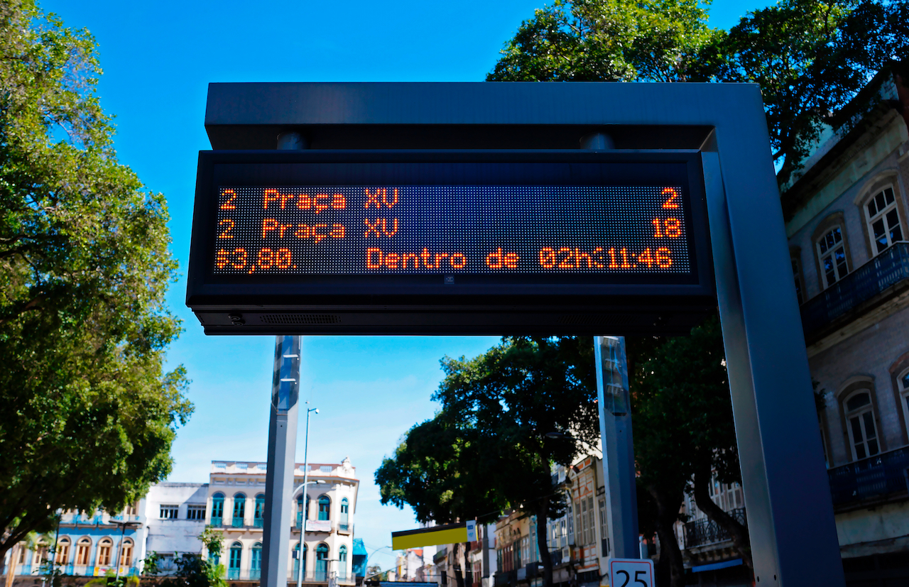 Black machined steel pen with hexagonal grip and small white logo at top.