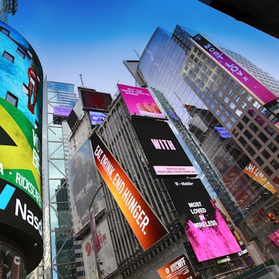 Como las pantallas gigantes de LED han cambiado poco a poco la industria de los anuncios panorámicos y espacios publicitarios en México