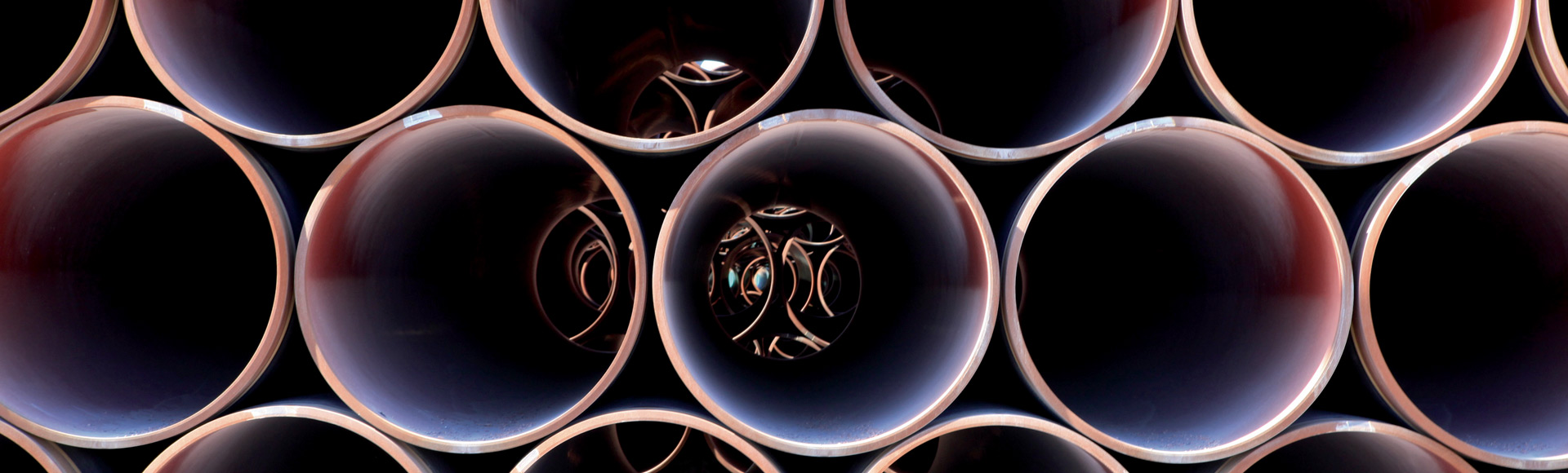 tubos de acero apilados