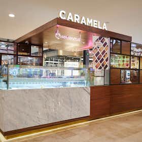 isla de helados y dulces en centro comercial