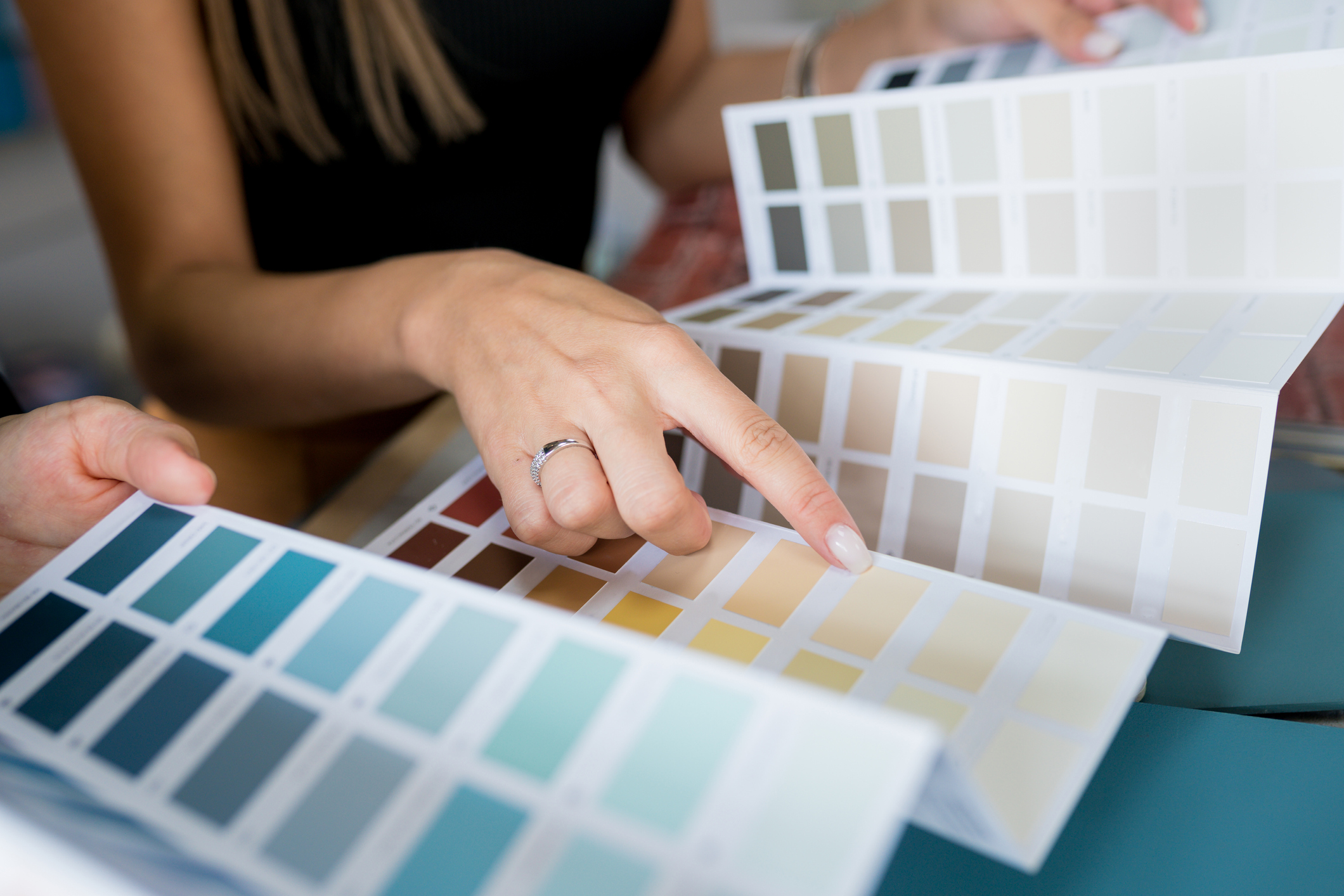 Color consultation services in Katy, Texas. We help you choose the right color for your home.