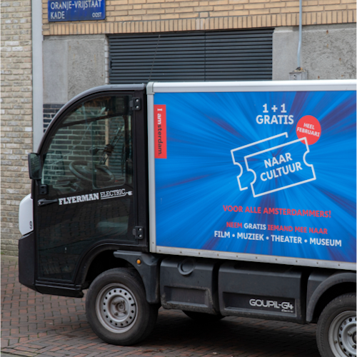 Ventiladores de techo en patio de casa
