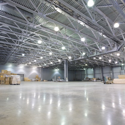 Iluminación LED para nave industrial en México