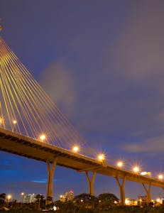 Iluminación para avenidas, calles, estacionamientos y naves industriales