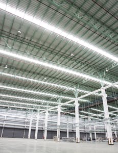 Iluminación para avenidas, calles, estacionamientos y naves industriales